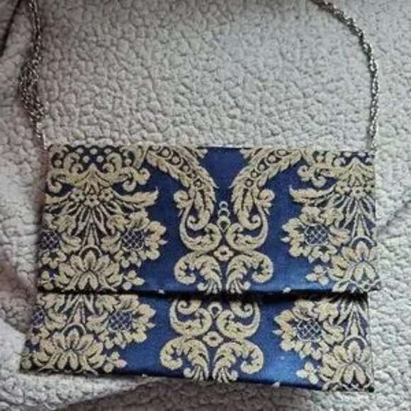 BEAUTIFUL handmade clutch with chain - Picture 2 of 3